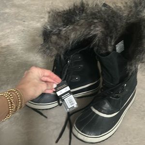 Sorel size 10 NWT boots black